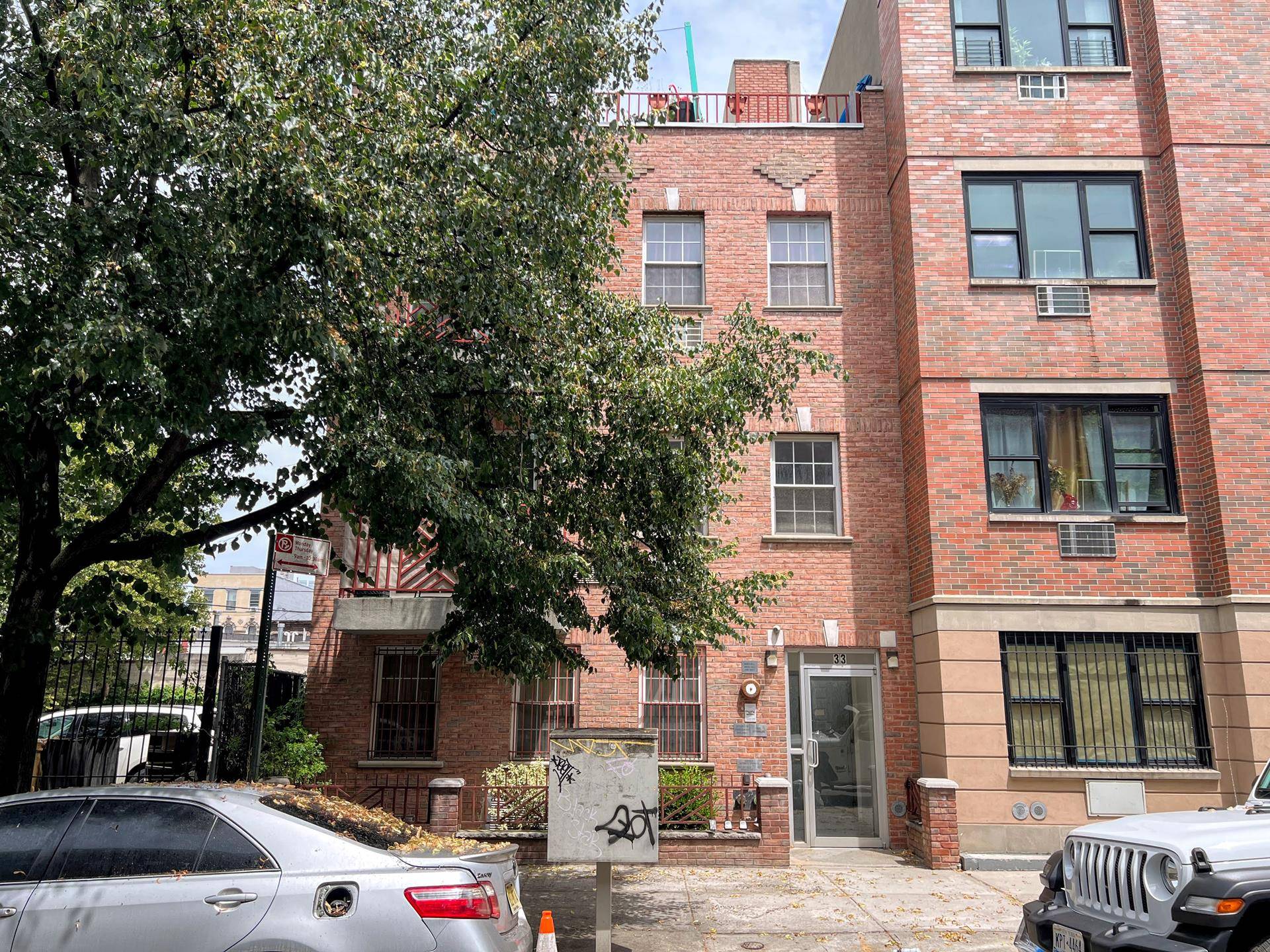 We are pleased to present 33 Maujer Street, a seven unit walk up building in Williamsburg, Brooklyn.