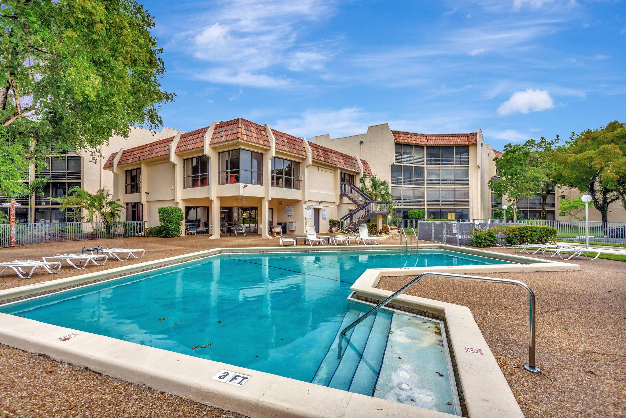 Welcome home ! This is a recently updated 2 bed, 2 bath condo with resort style amenities including a pool, spa, fitness center, clubhouse, and Sauna.