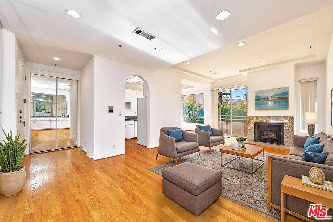 5050   Maplewood Ave 2BR Mid Wilshire La