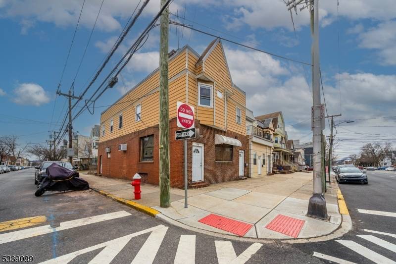 Mixed used building for sale.