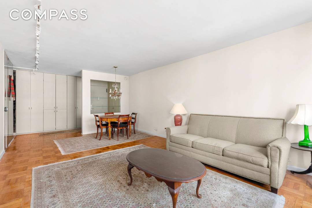 Prime Midtown 1br 1ba doorman condo.