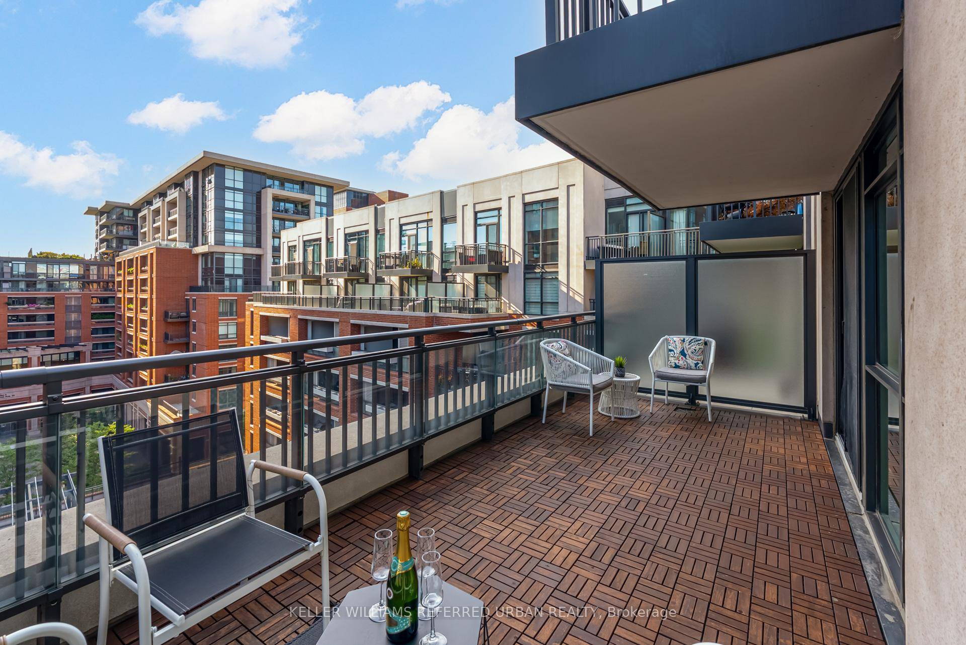 Immaculate 1 Bedroom Den with Massive Terrace amp ; Premium Upgrades, This Is the One !