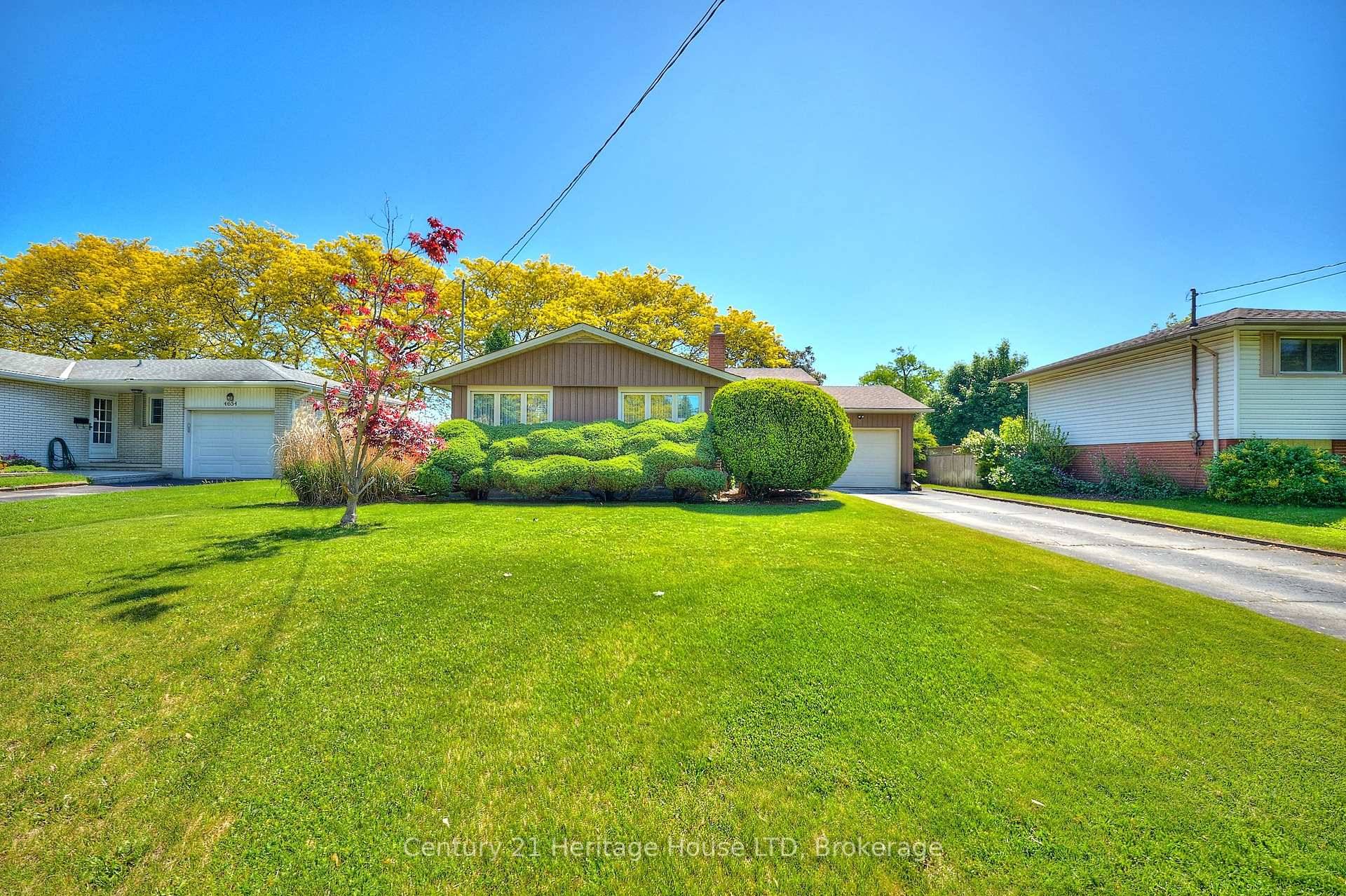 This well cared for home is situated in the heart of desirable north end Niagara Falls.