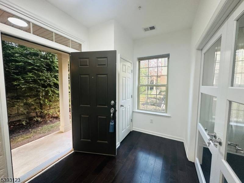 Live rent free for 2025 on a 18 month lease !