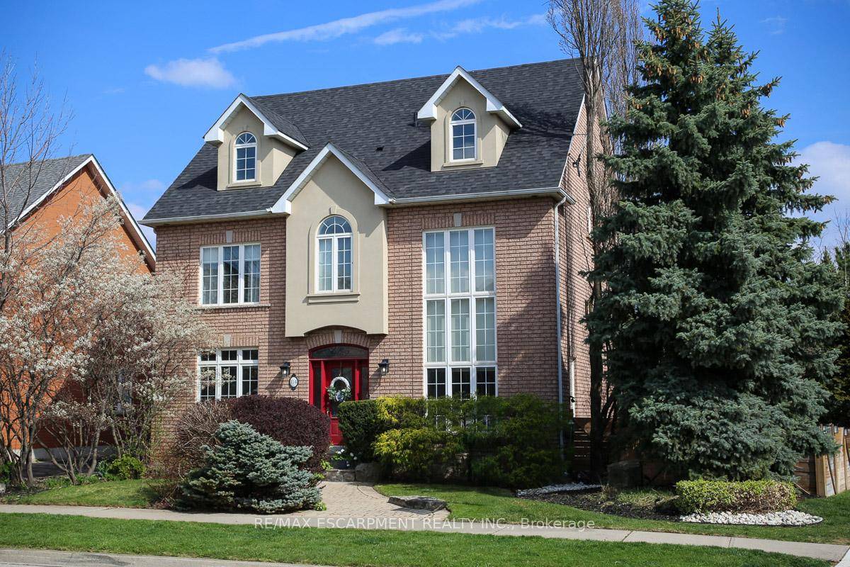 Discover this stunning 3 storey, 4 bedroom home with approx.