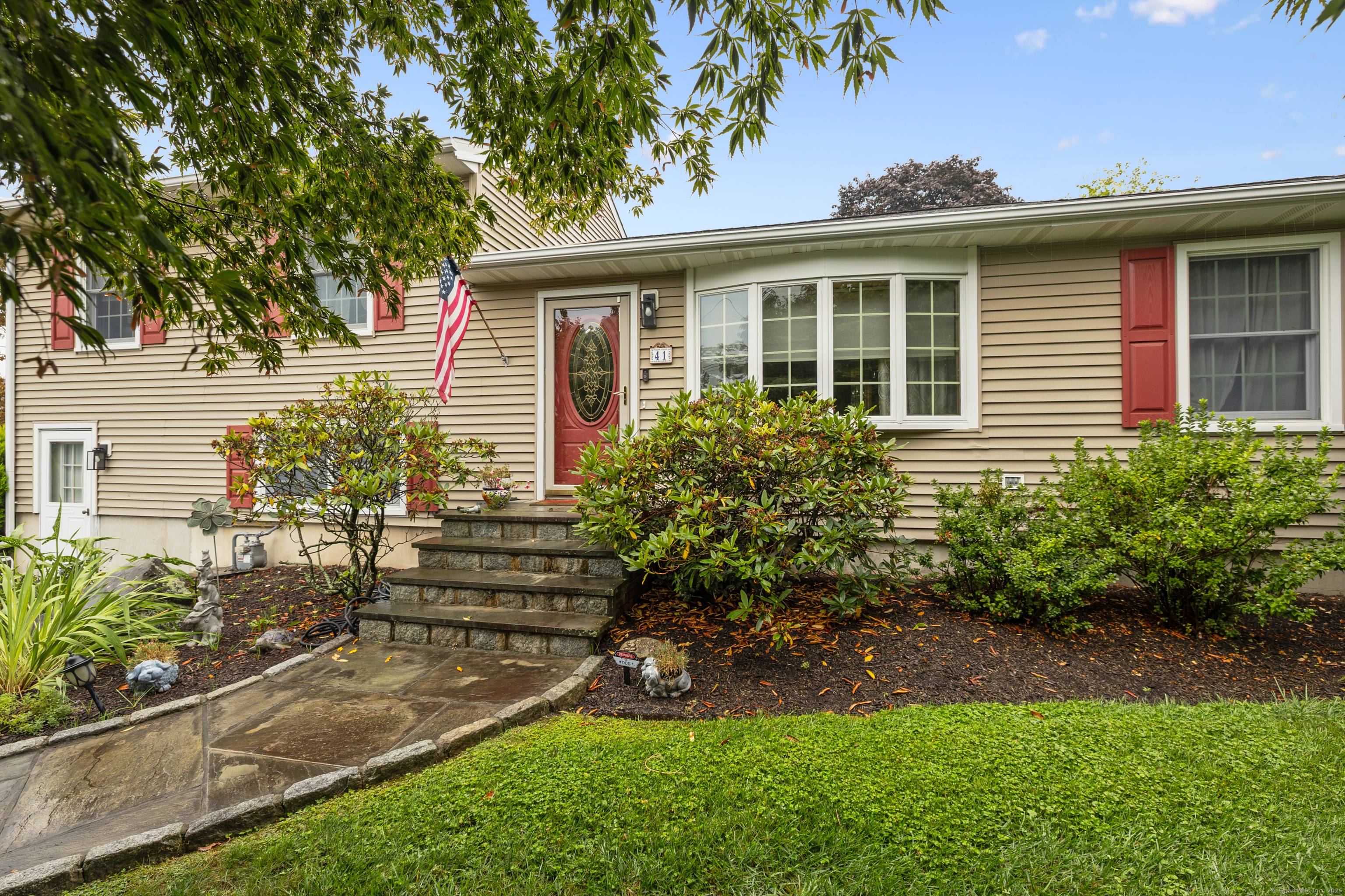 Beautifully maintained 4 bedroom, 2.