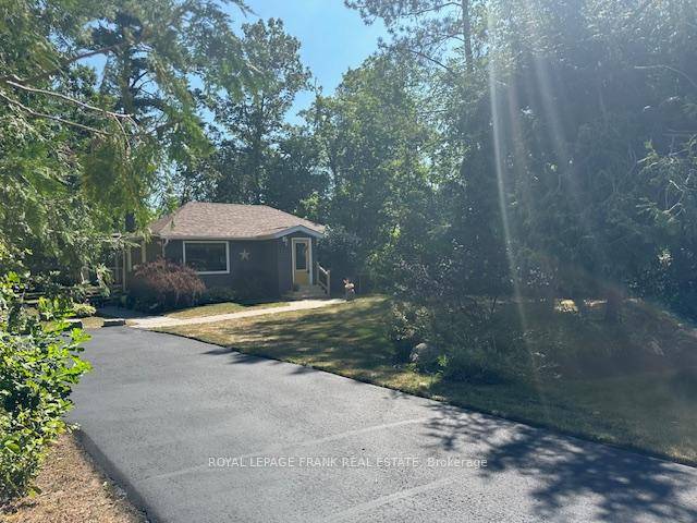 Absolutely pristine 4 season, 2 bedroom, 2 bathroom Bungalow located in sought after Stinsons Bay Community.