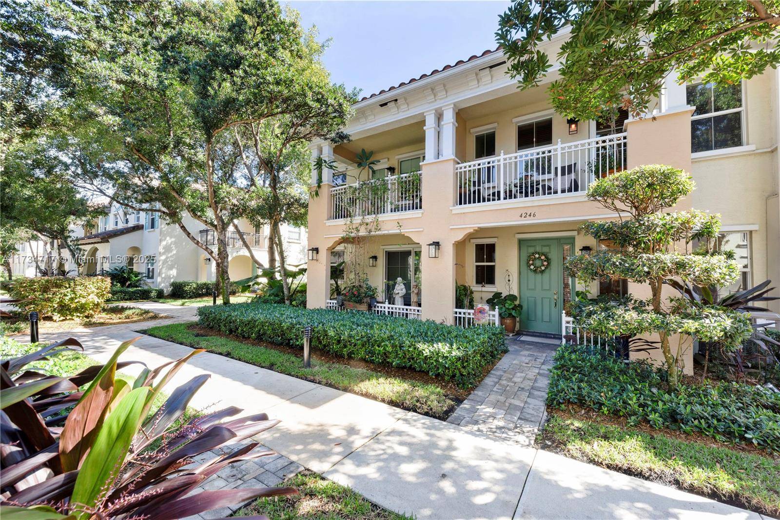 WELCOME TO COOPER CITY S MOST DESIRABLE NEIGHBORHOOD !