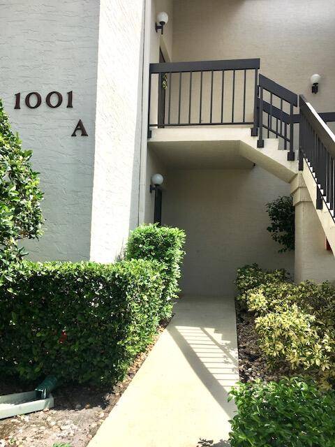 Seasonal Rental Furnished turnkey spacious 3 bedroom, 2 bathroom condo in highly sought after 55 Wingfoot Community in Indian Creek, Jupiter.