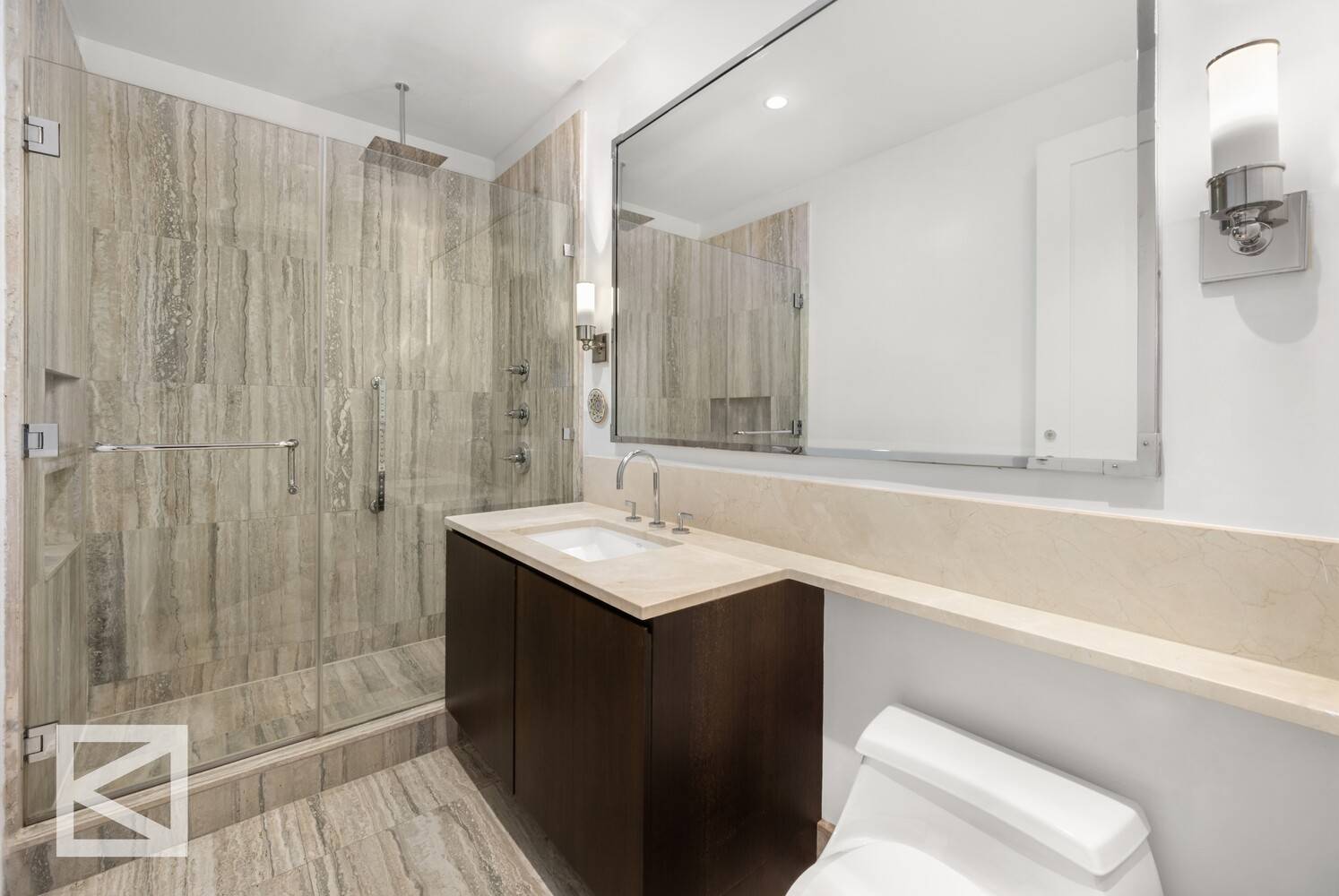 Located at the iconic intersection of Park Avenue South and 21st Street, this pre war, full service condominium embodies top tier luxury with flawless design, exceptional scale, and proportion.