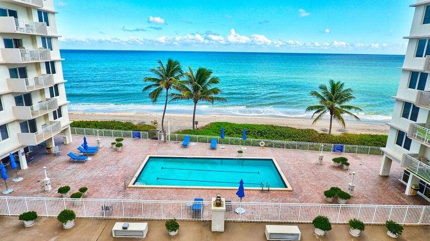 IMMACULATE amp ; MODERN TURNKEY RESIDENCE IN HIGHLAND BEACH.