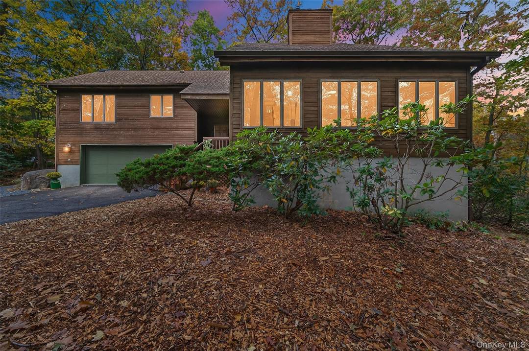 Custom built Post amp ; Beam Contemporary located on a quiet cul de sac.