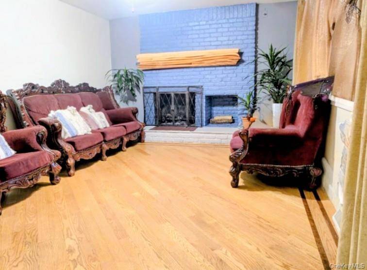 Pristine Ranch Home Modern Comfort Meets Suburban Serenity ?