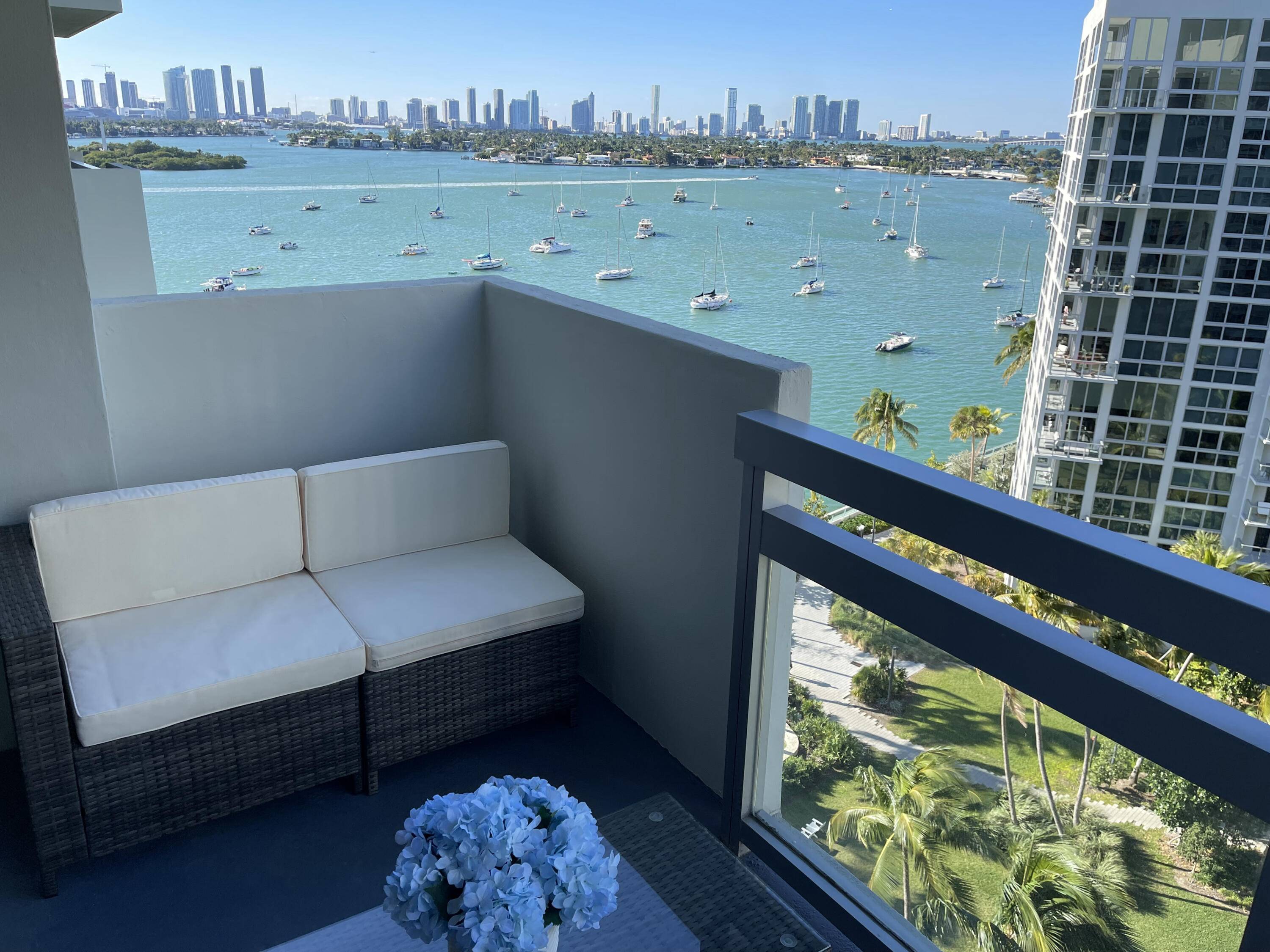 Enjoy breathtaking views of the Bay Downtown Miami from this charming 1 1 unit at 1500 Bay Road, Miami Beach.