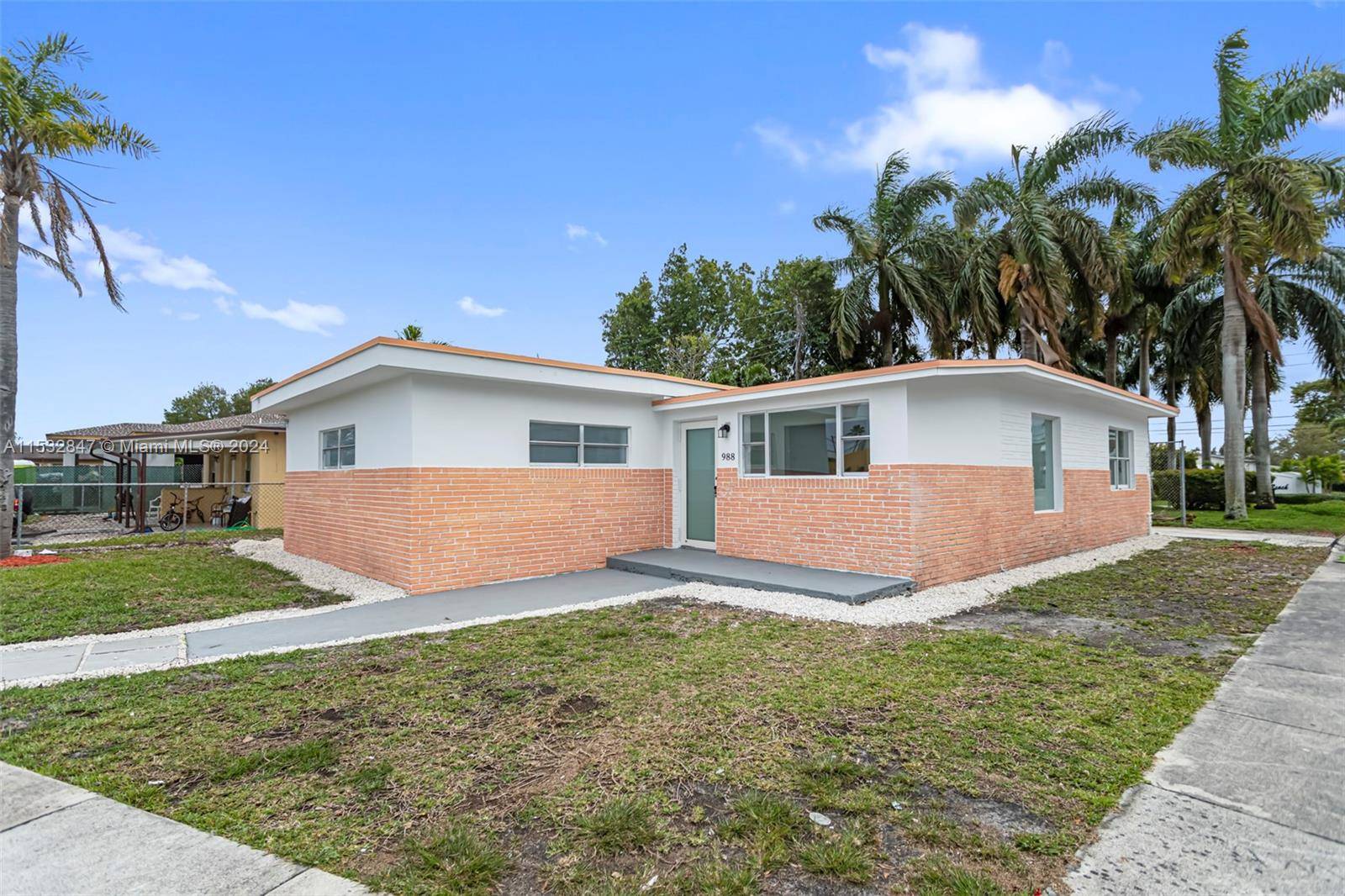 3Bed 2Bath Home in Hallandale.