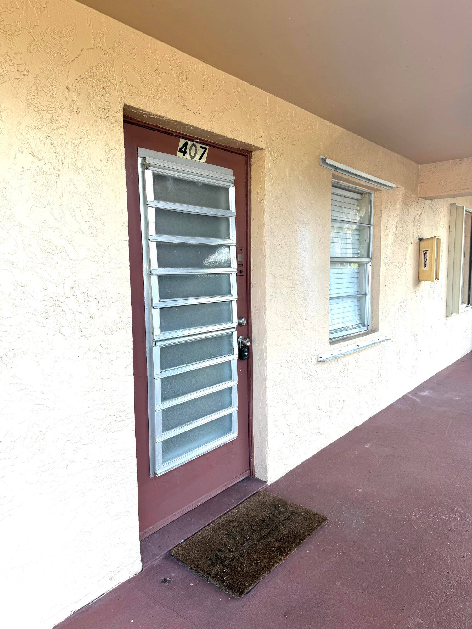 OPPORTUNITY ! INVESTOR FRIENDLY PROPERTY WITH NO RENTAL RESTRICTIONS !
