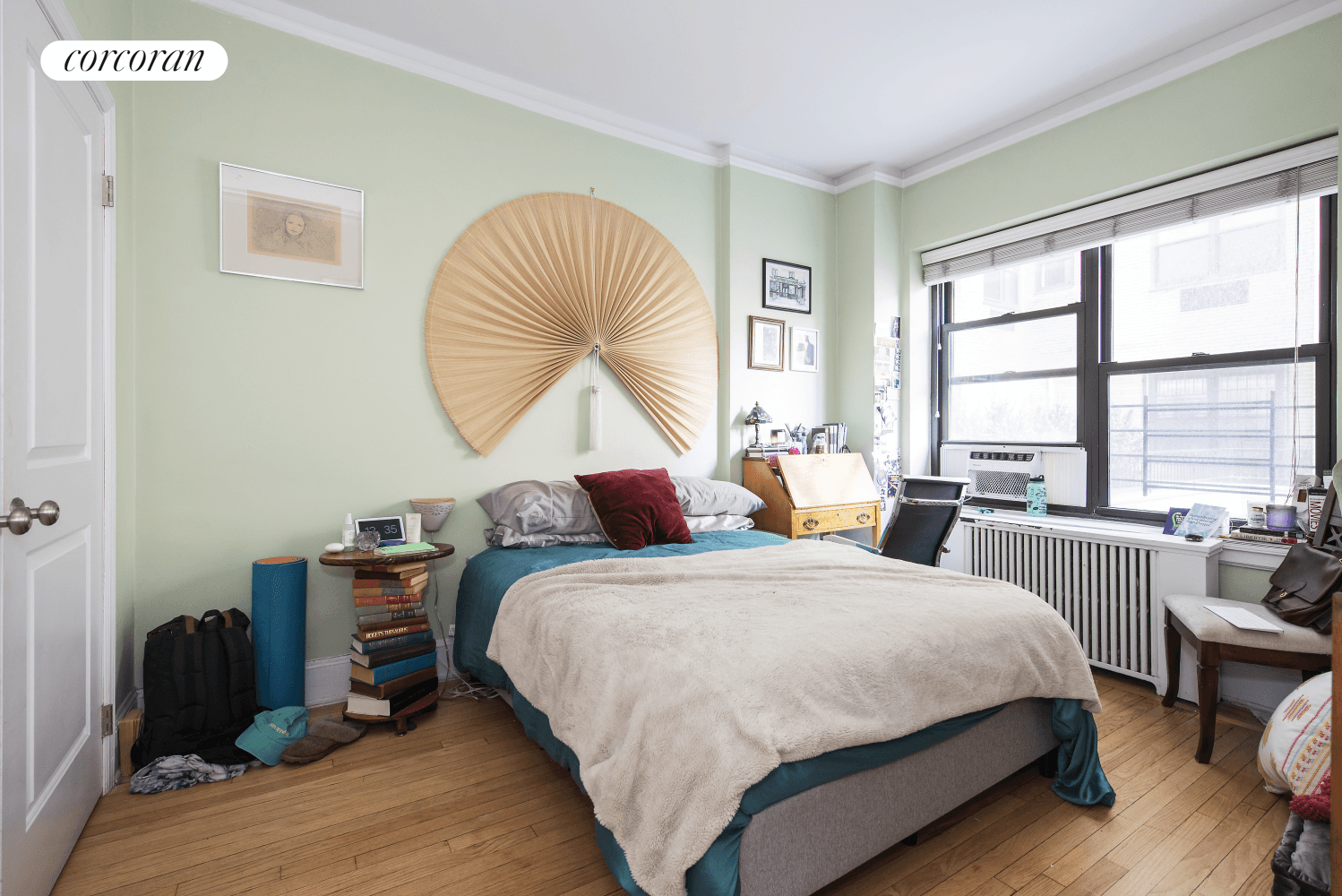 230 RIVERSIDE DRIVE 1 O UPPER WEST SIDE FULL TIME DOORMAN SPACIOUS TWO BEDROOMS TONS OF NATURAL SUNLIGHT HUGE LIVING AREA FOR ENTERTAINING !