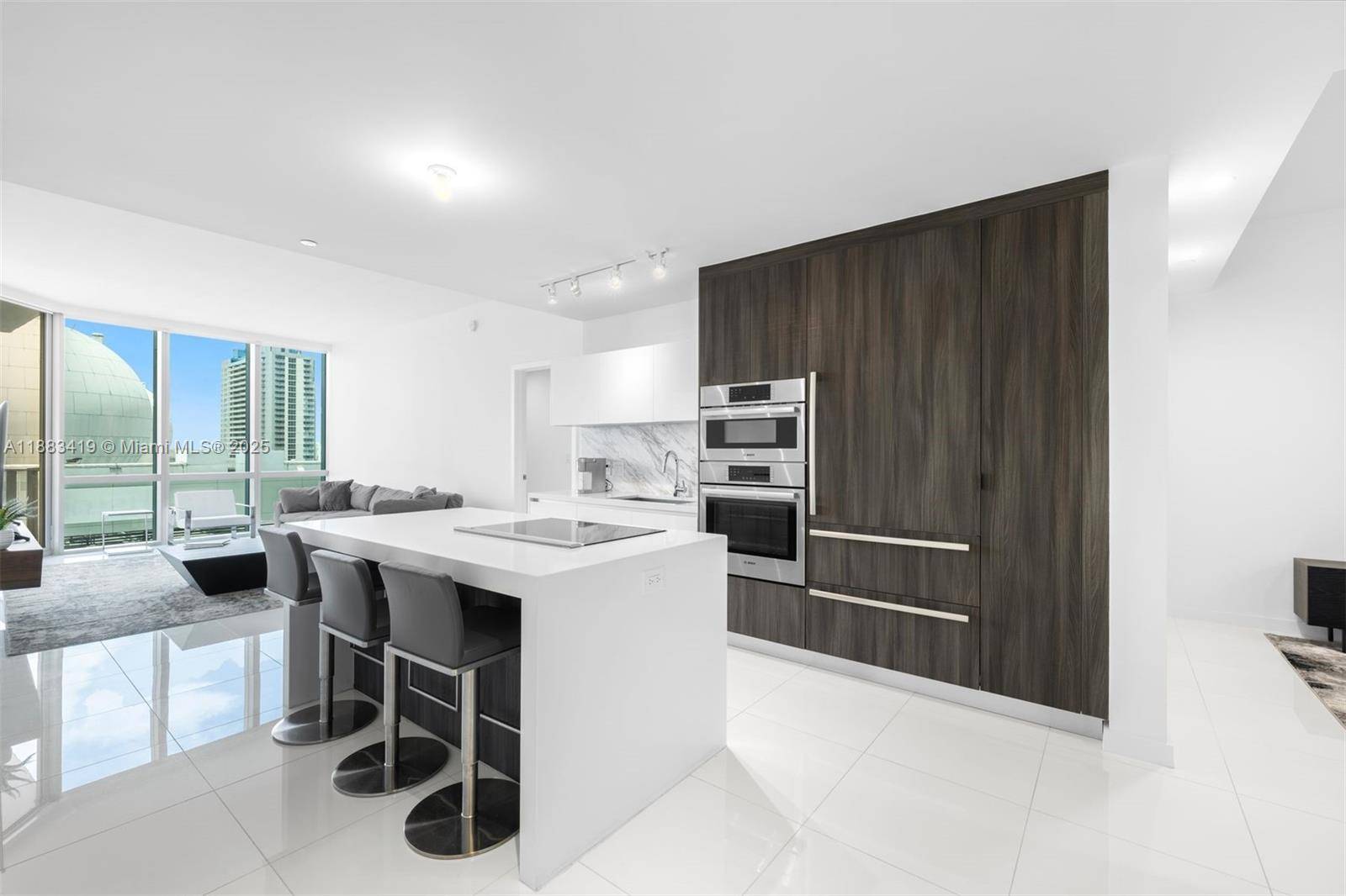 Live in the heart of Downtown Miami at the iconic Paramount Miami Worldcenter.