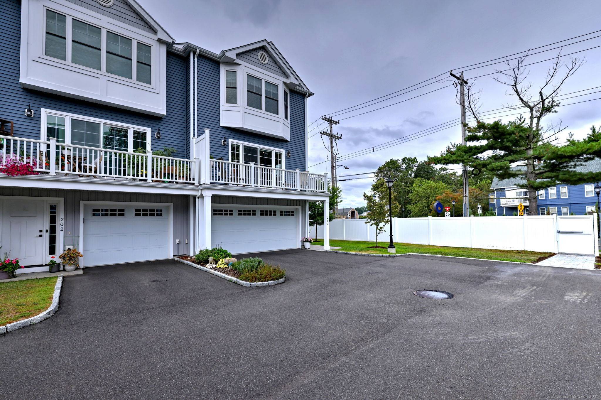 Welcome to this beautiful and chic townhouse, built in 2021, located in City point Landing.