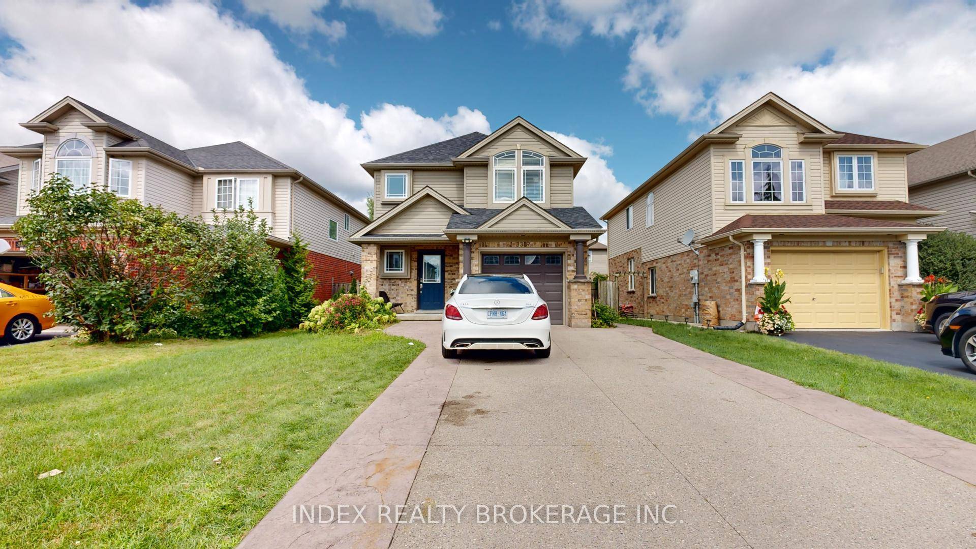 Meticulously Maintained 2 Storey in Desired Location.