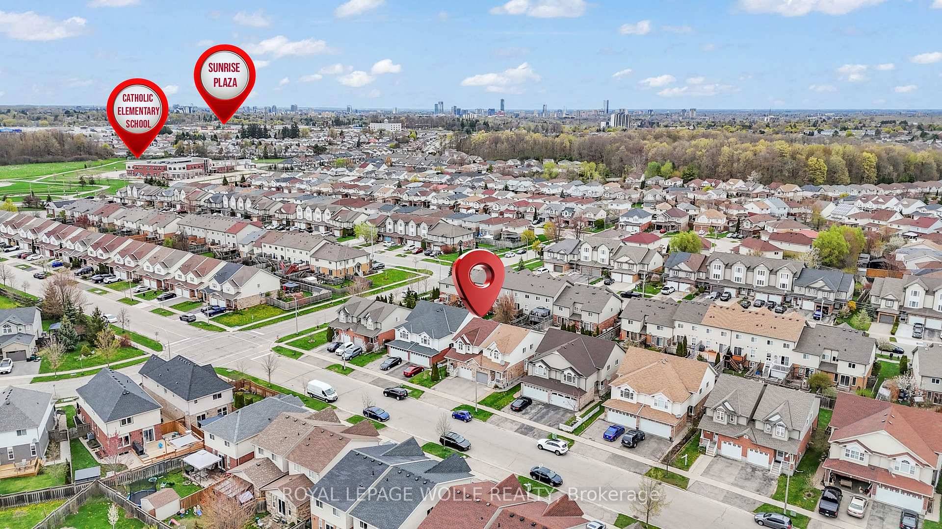 Welcome to this beautiful 4 bedroom family home, ideally located in the highly sought after Williamsburg P.