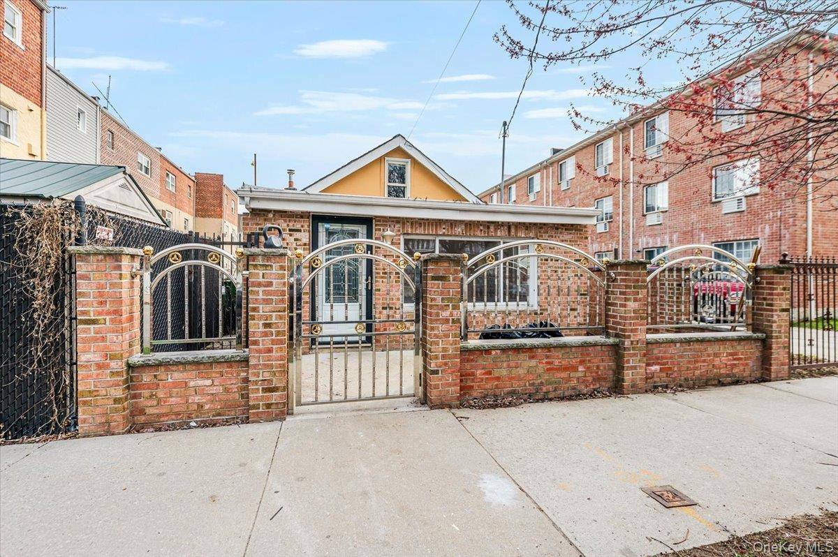 Throggs Neck location this modern amp ; bright fully renovated ranch styled home walk in level has three bedroom all new hardwood floors, large living room, new updated bathroom, updated ...