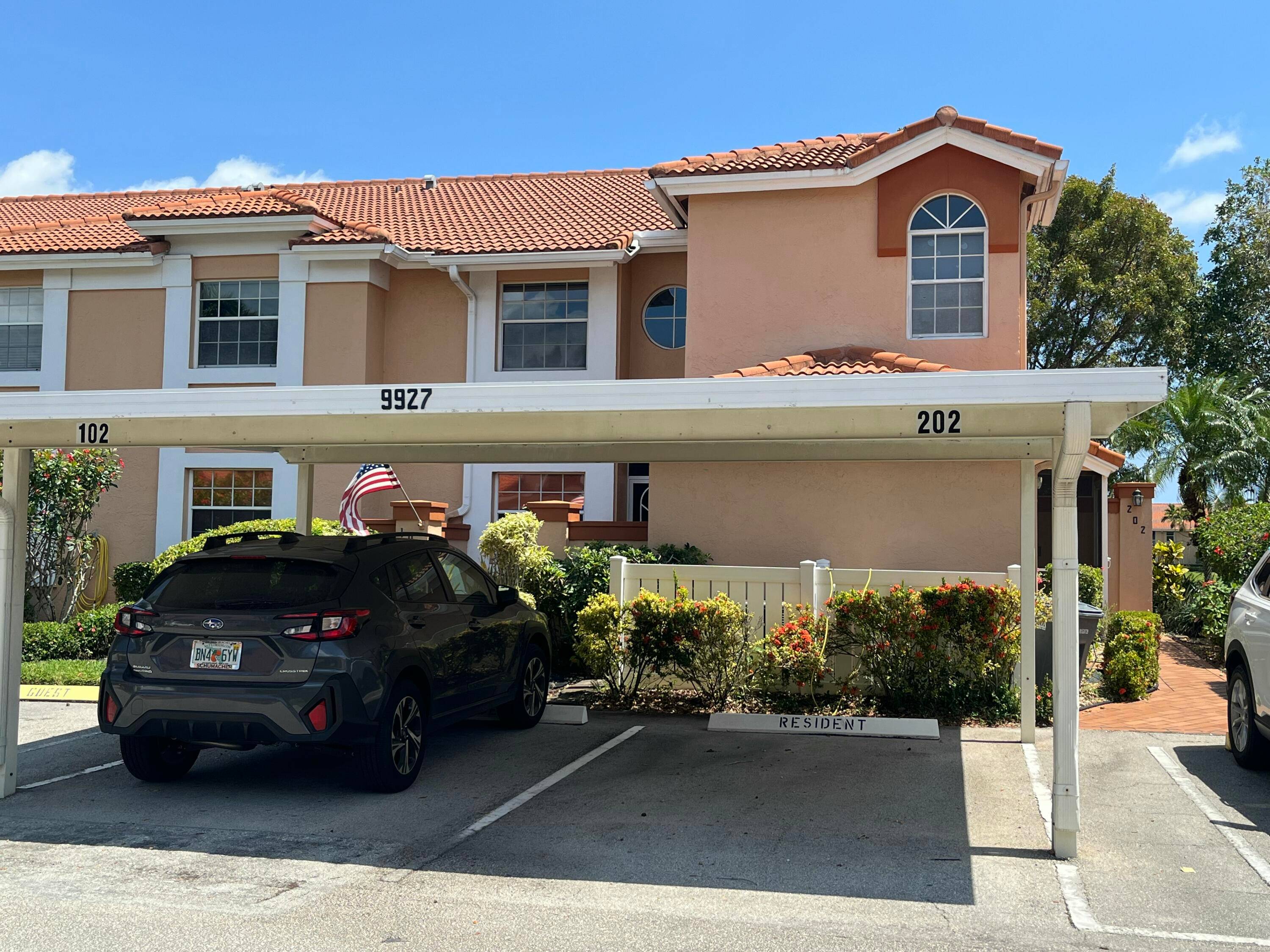 Enjoy absolutely beautiful long lake views from almost every room in this spotless and airy condo in the lovely community of Palm Isles.