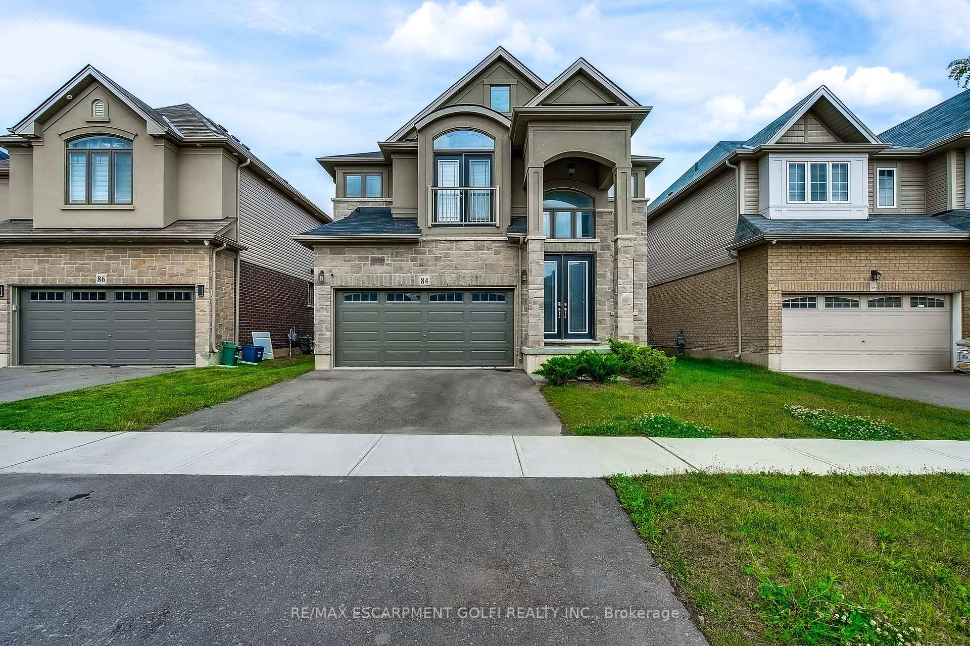 Welcome to This Well Loved Original Owner Home in Desirable West Brant !