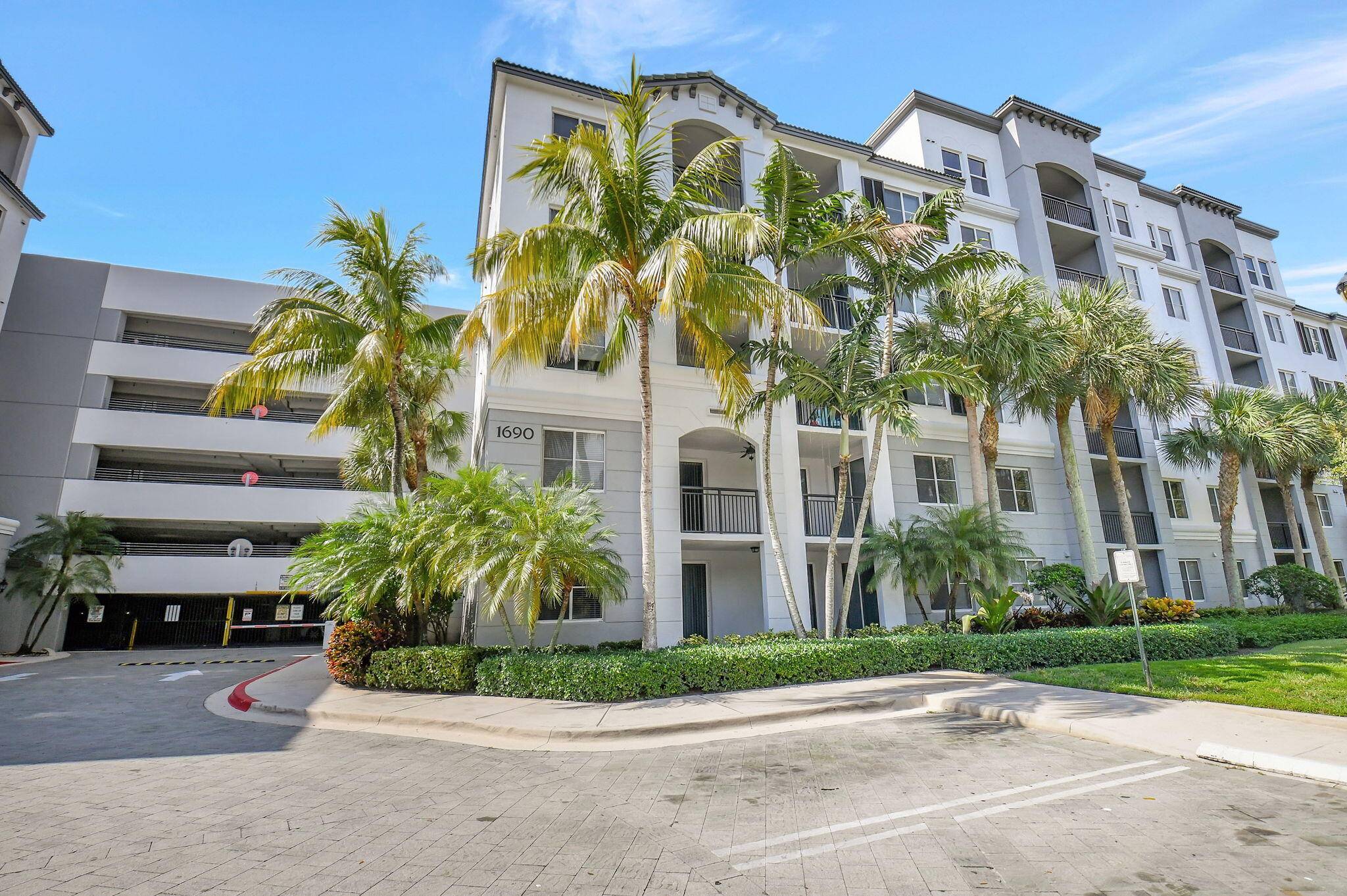 Seller offering special buyer incentives.