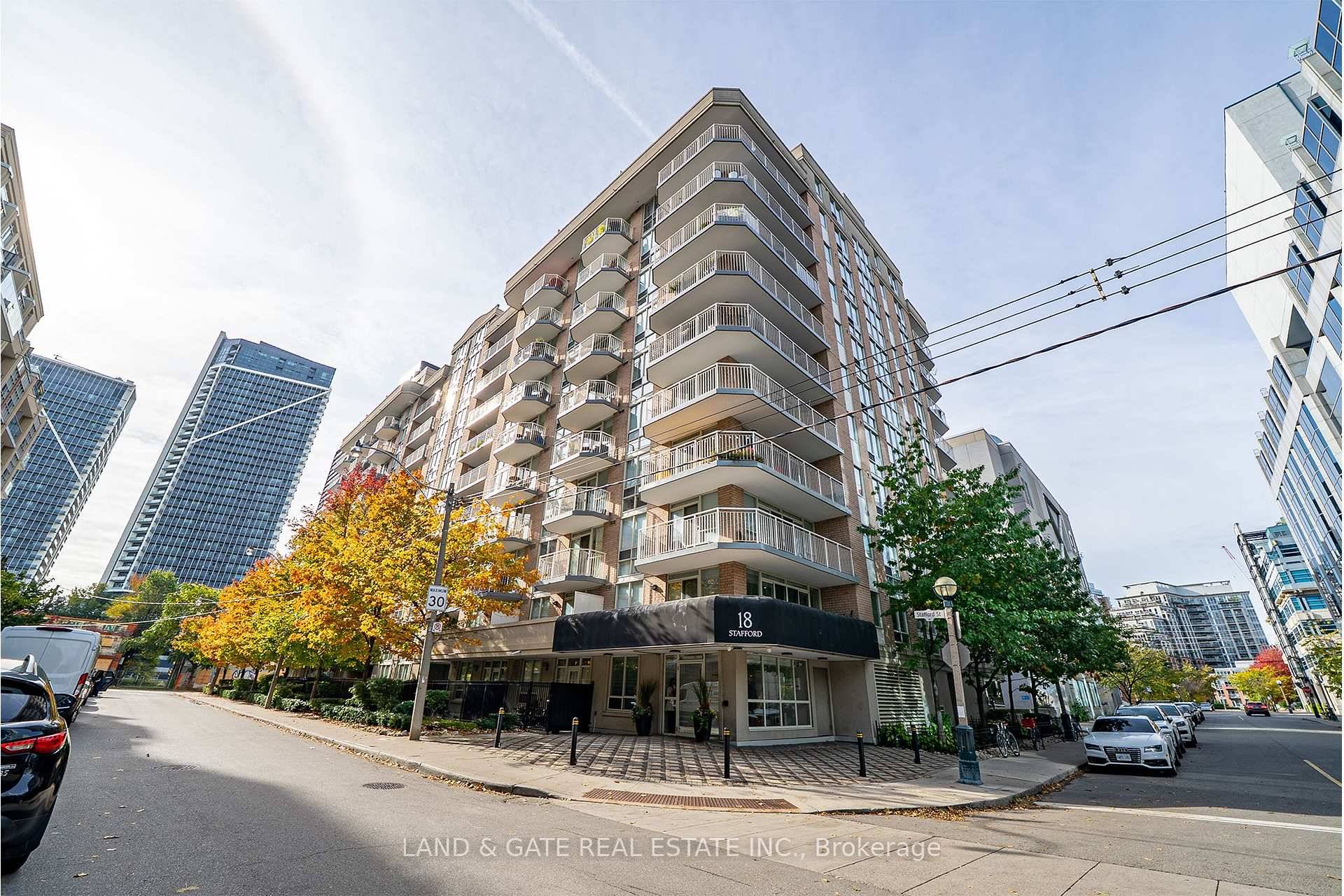 Amazing unit in Wellington Square, Toronto !