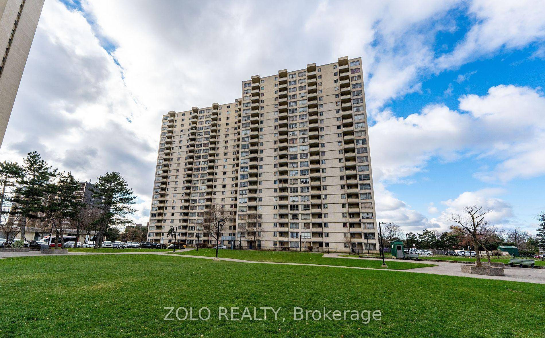 Welcome to this stunning 2 bedroom, 1 bathroom unit with a beautiful view and great location.