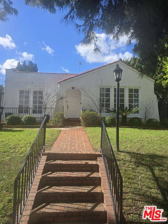 129  N Almont Dr 2BR Beverly Grove La