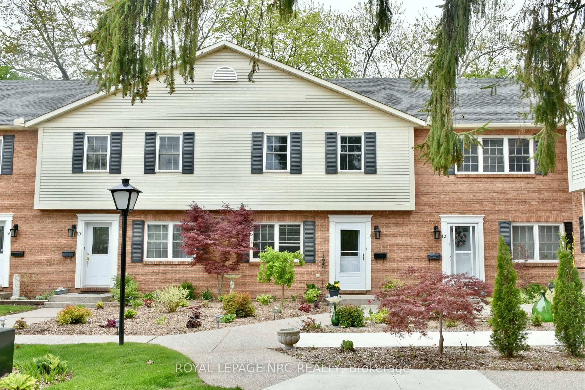 Welcome to 159 Canboro Place an enclave of townhomes quietly tucked away in the town of Fonthill.