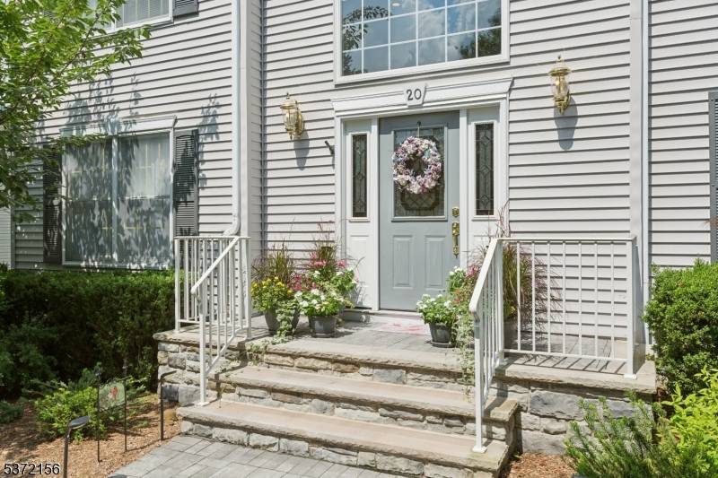 Paddock Farms Beauty ! Elegance and timeless sophistication in this beautifully maintained 4 bedroom, 2.