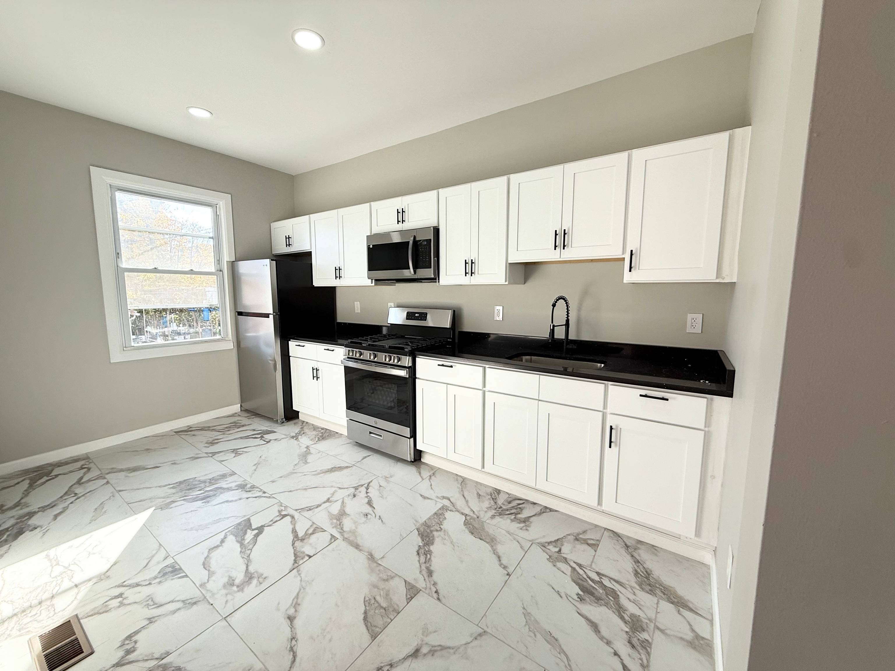 Spacious Stylish 4 Bedroom, 2 Bath Home in New Haven !