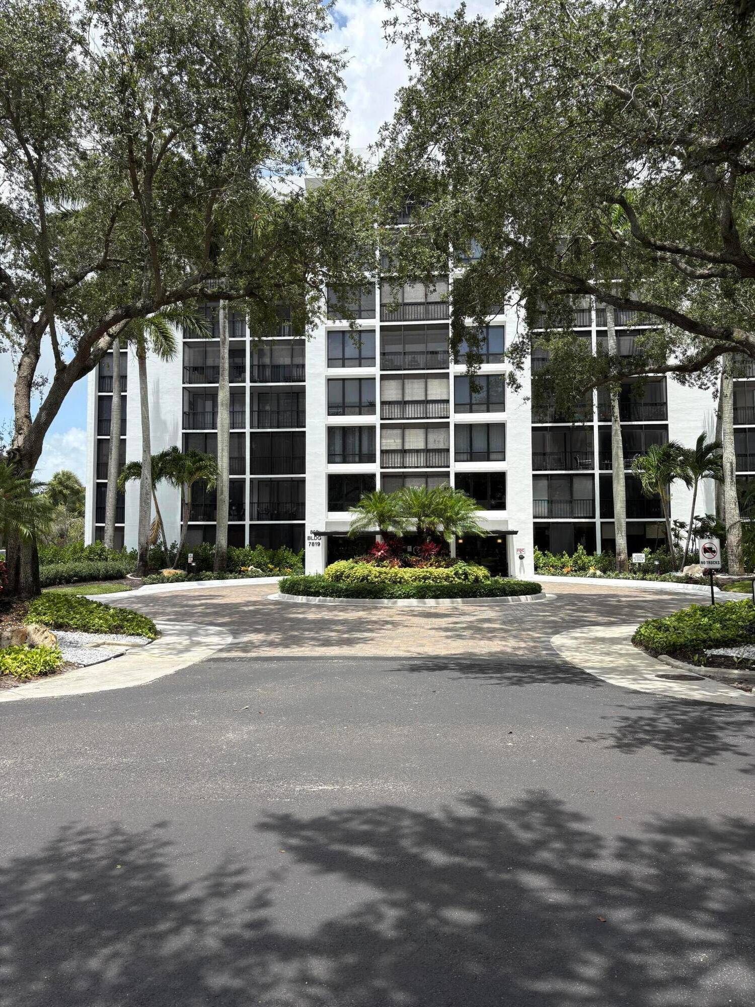 BEAUTIFUL UNIT, IN ONE OF THE BUILDING IN LAKEWOOD.