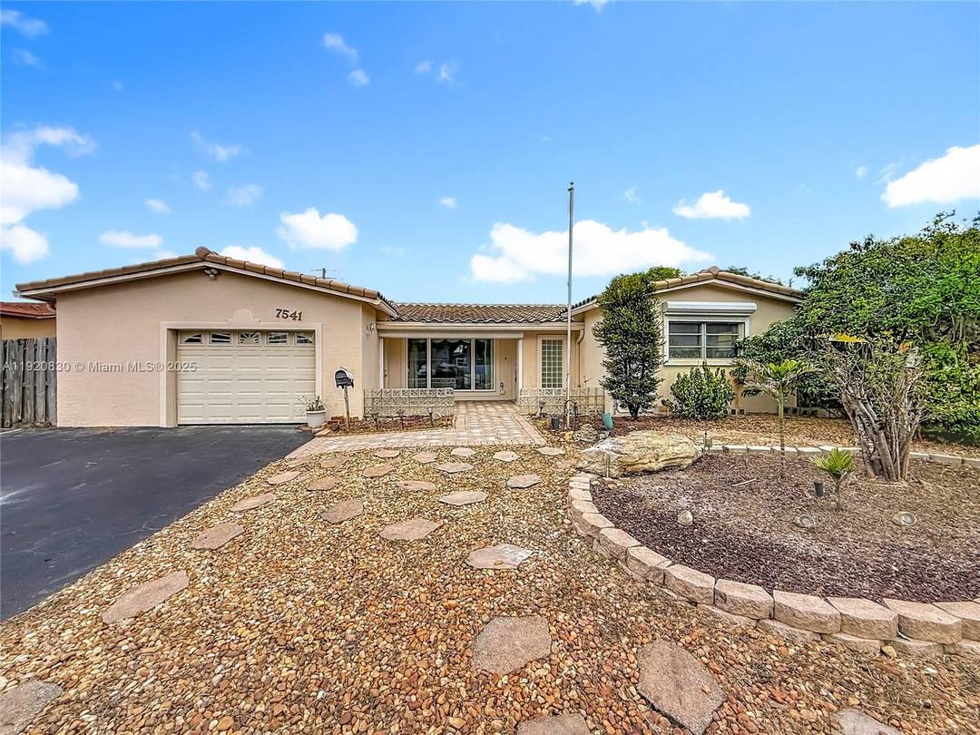 Looking for a home with lots of space and large rooms ?