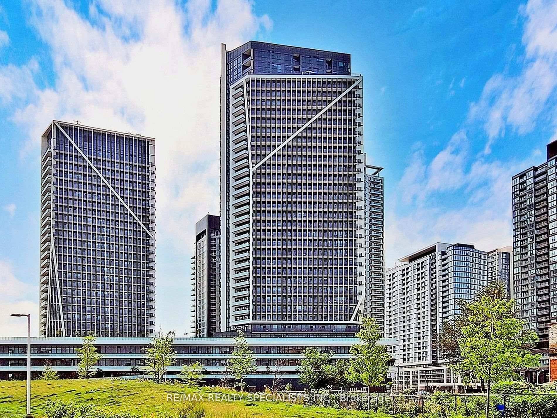 Gorgeous 2 Bedroom unit with 2 full washrooms.