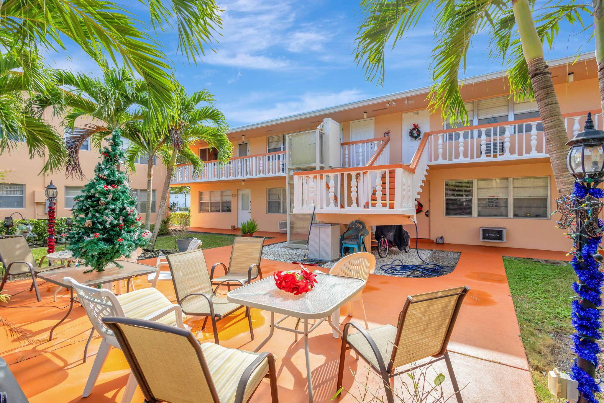 MOVE IN READY SUN FILLED 2 BED 1.