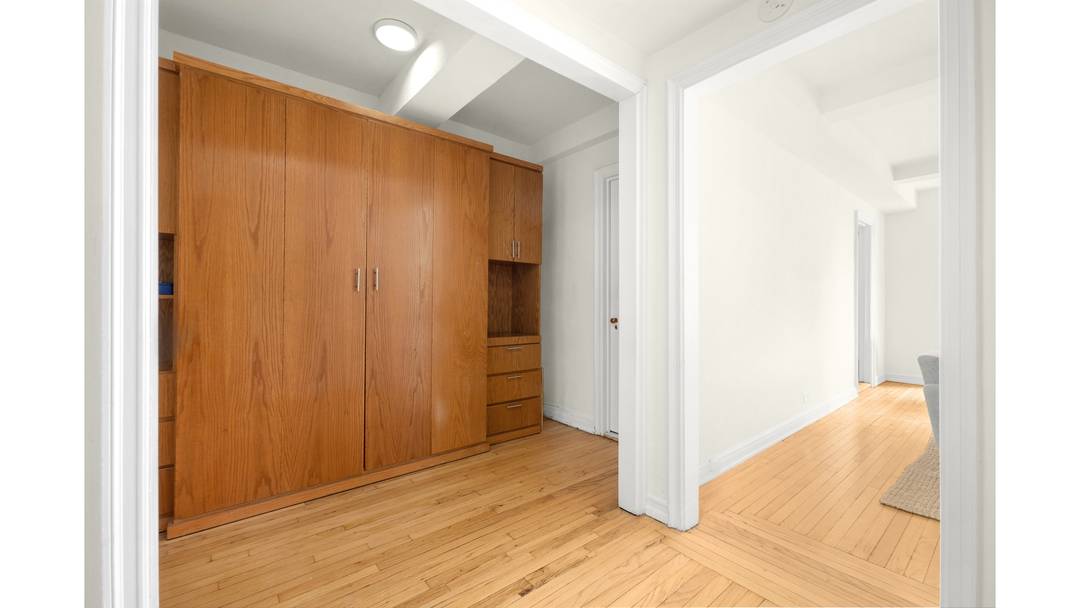 Park Vendome Studio with Sleeping Alcove 3, 750 month Welcome to this sun drenched studio with sleeping alcove at the iconic Park Vendome, just two blocks from Central Park and ...