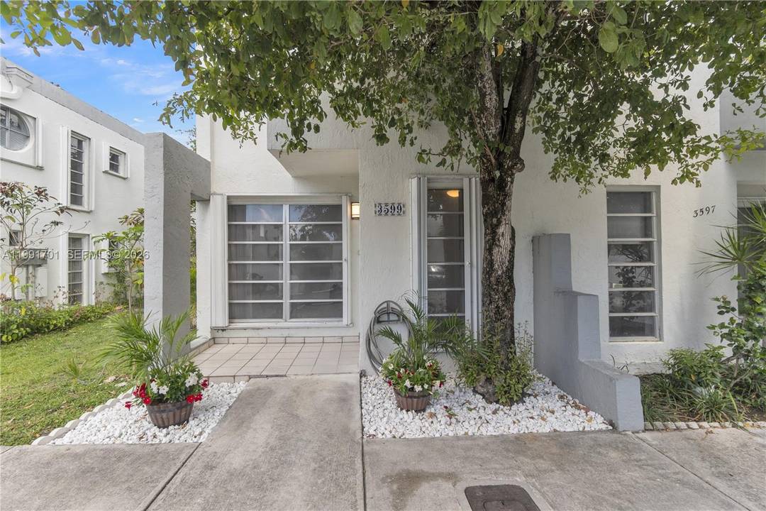 Coral Gate s Alhambra Manors townhouse style gated community is less than 1 block from Douglas Road for quick access to shopping and lively Coral Gables restaurants and entertainment.