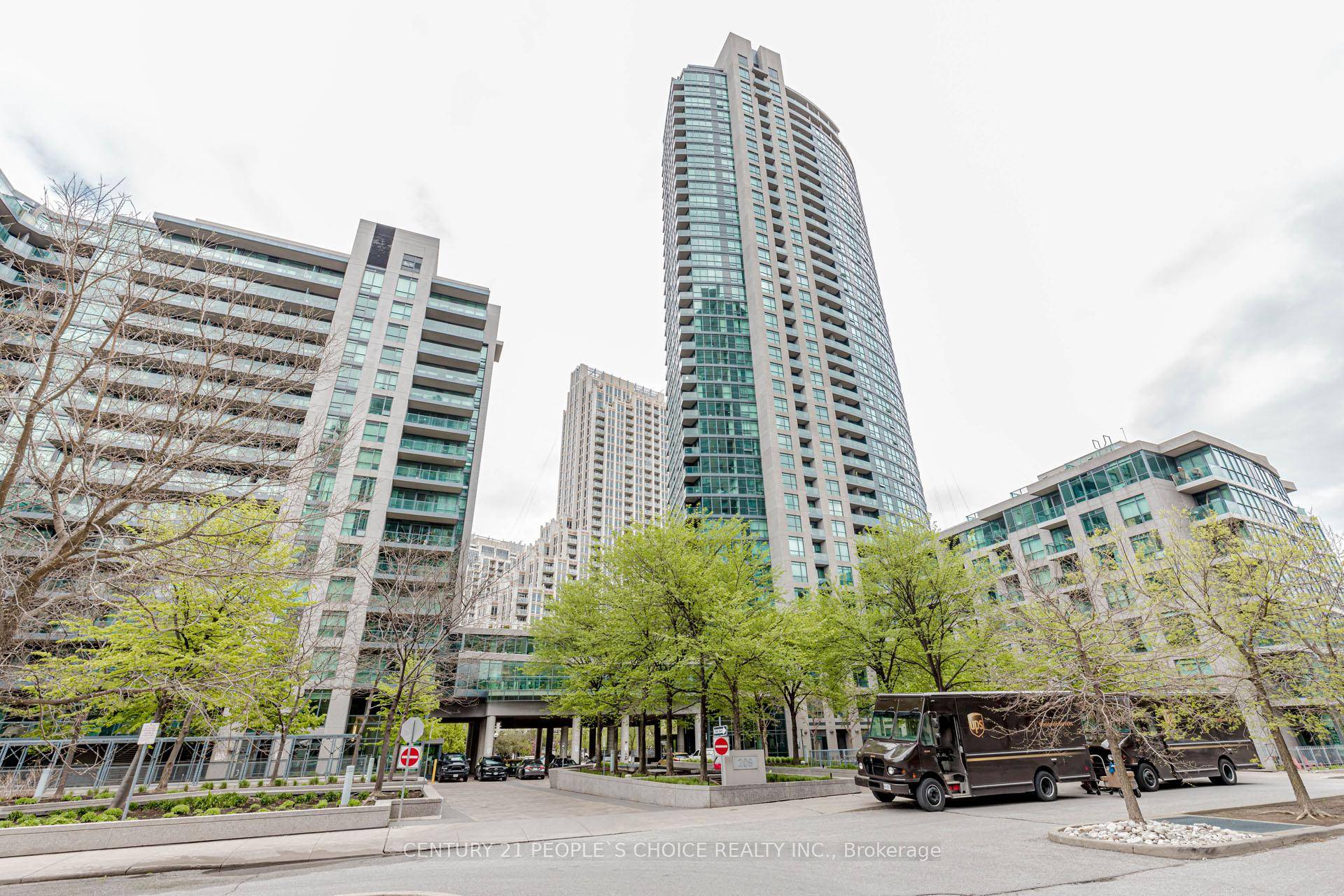 Welcome to Neptune Condos in Waterpark City an exceptional opportunityawaits in this captivating 2 bedroom condo.
