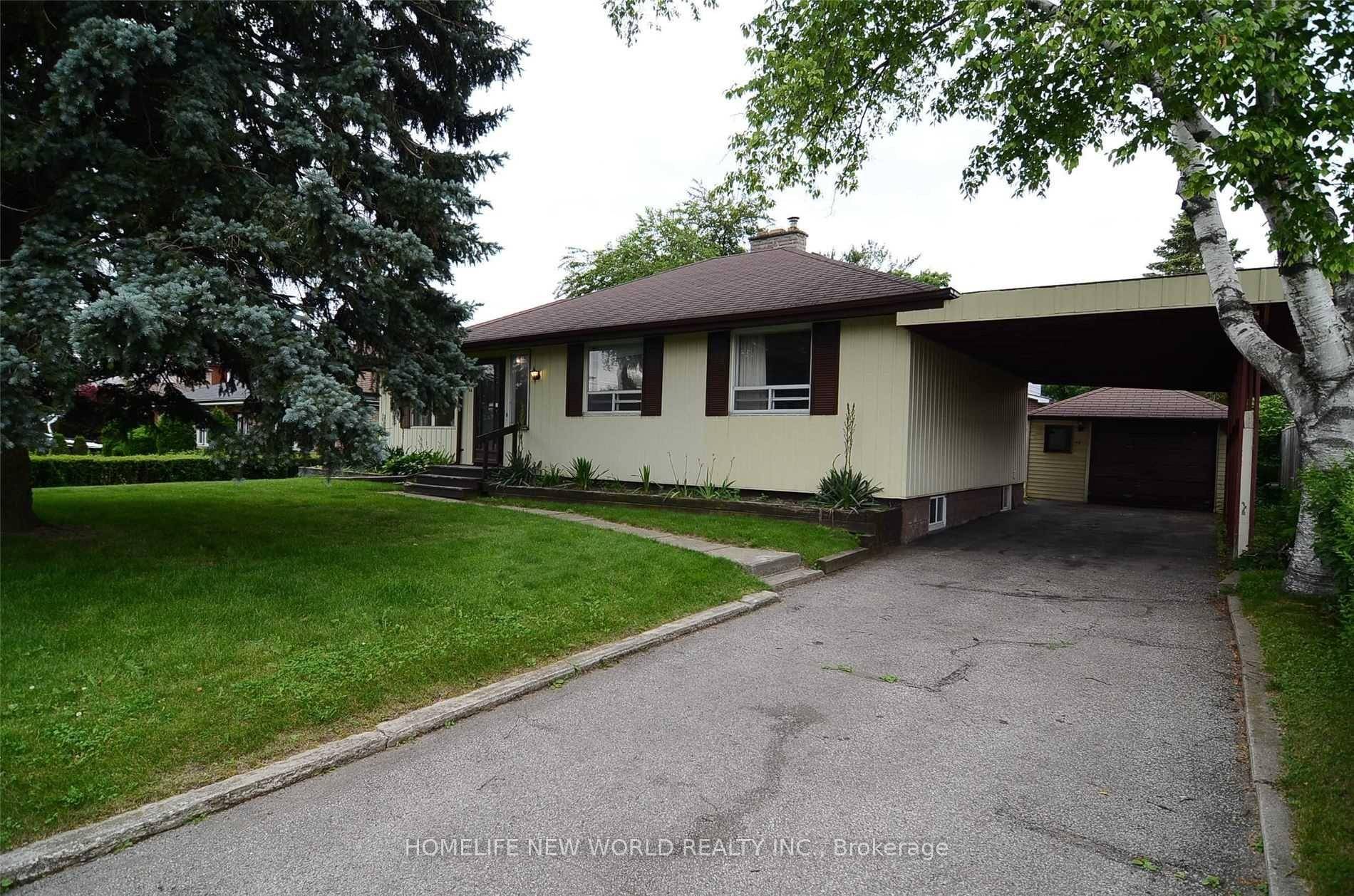 Welcome To The Family Home In A Quite Community.