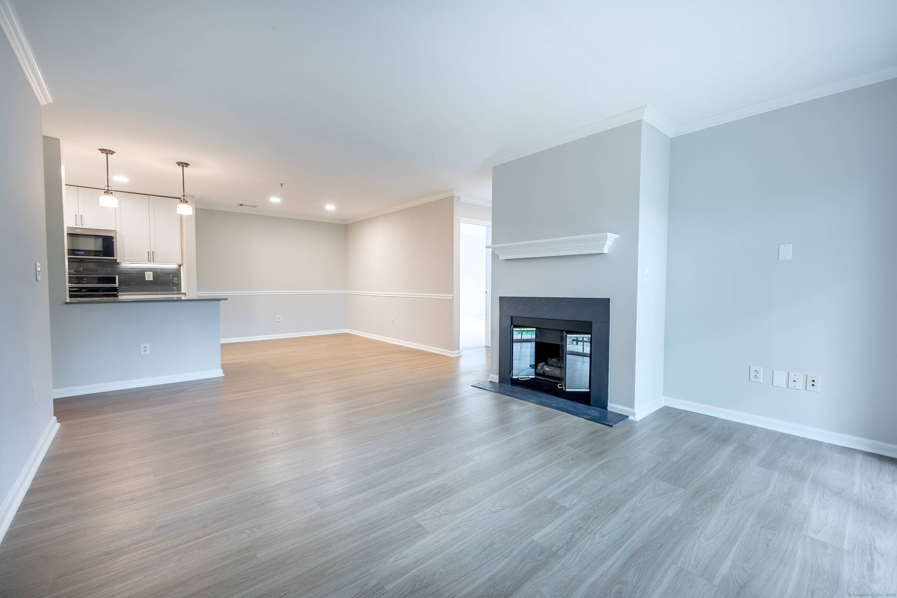 Welcome to easy living in the heart of New Canaan !