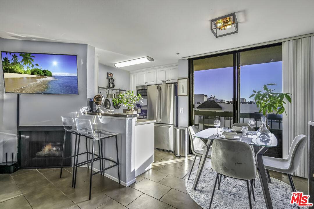 7320 Hawthorn Ave 1BR Hollywood Hills East La