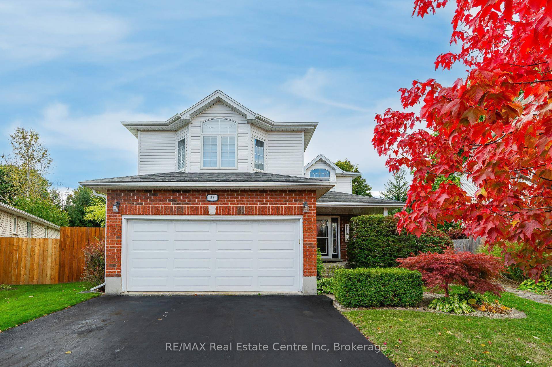 52 Bond Crt is a stunning family home nestled on quiet crescent in one of Guelphs most desirable neighbourhoods !