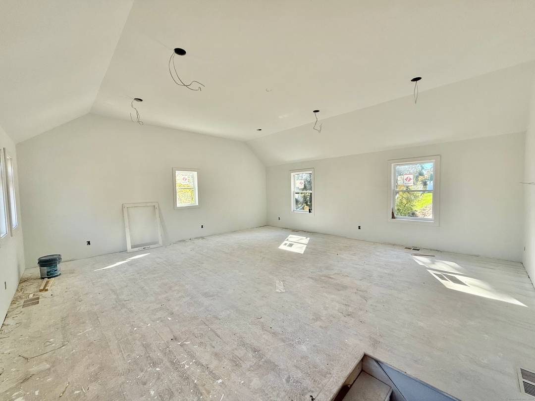 Beautifully crafted New Construction Flexible size Colonial, Featuring 8 Rms 3 4 bedrooms 2.