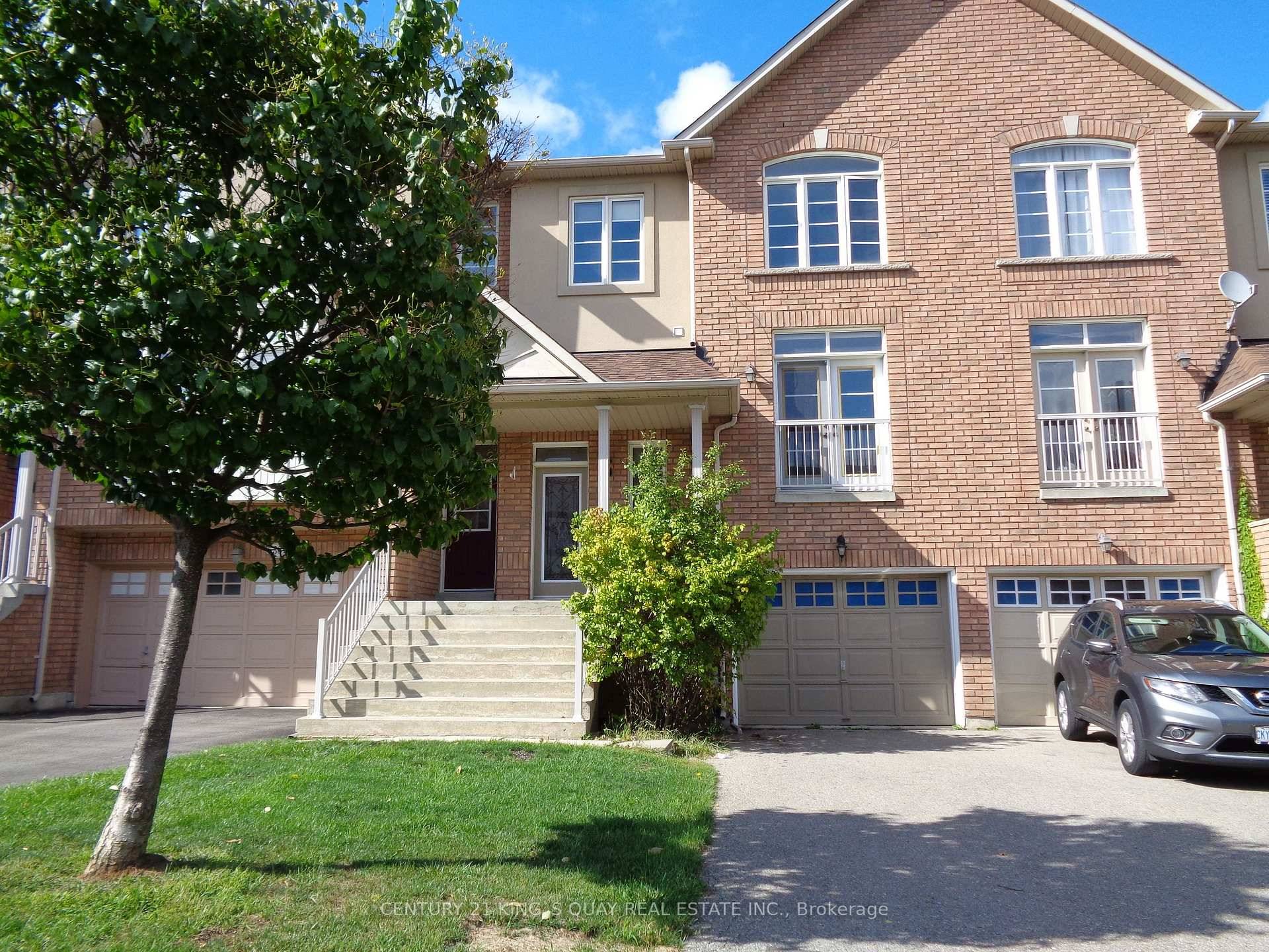 Bright and Spacious Townhouse in Thornhill Woods.