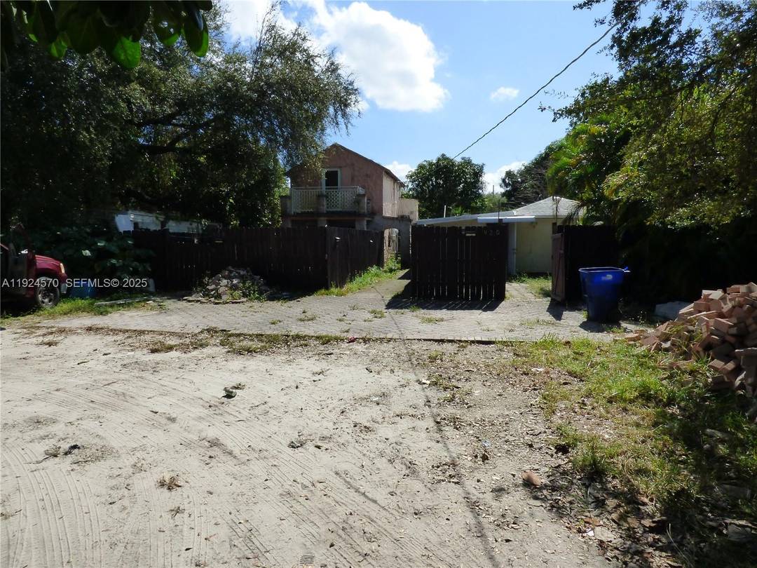 Miami Shores Area Multifamily Opportunity 2 9 Units Situated on a 10, 500 sq.