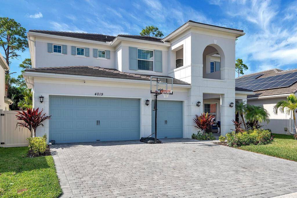 This spacious home in a gate community feature 5 bedrooms 6 full bathrooms plus office space, 3 cars garage.